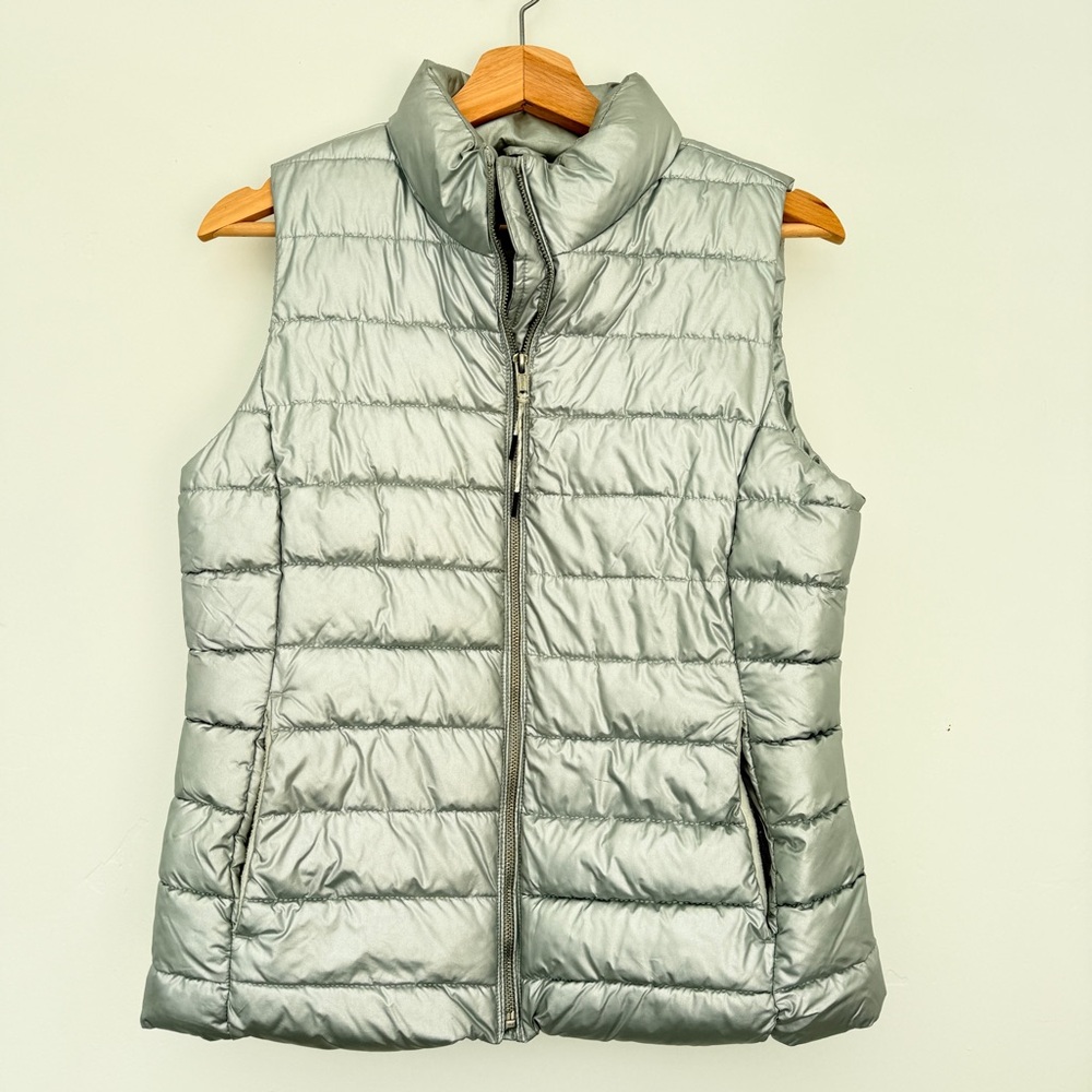 Gap silver puffer vest zip with fleece pockets Small